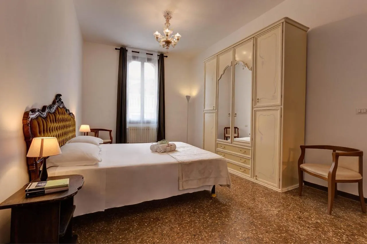 Hotel San Samuele Venedik 0*,